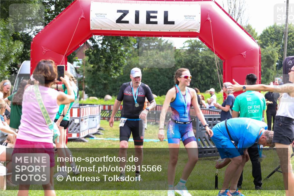 21.06.2026 - 29. Vierlanden-Triathlon Andreas Tolksdorf http://msf.ph/oto/9915566 21.06.2026 11:43:45 Ziel 556 meine-sportfotos.de