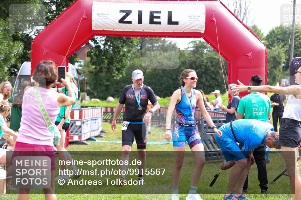 21.06.2026 - 29. Vierlanden-Triathlon Andreas Tolksdorf http://msf.ph/oto/9915567 21.06.2026 11:43:45 Ziel 556 meine-sportfotos.de