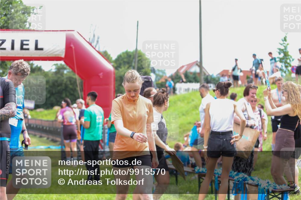 21.06.2026 - 29. Vierlanden-Triathlon Andreas Tolksdorf http://msf.ph/oto/9915570 21.06.2026 11:43:55 Ziel  meine-sportfotos.de