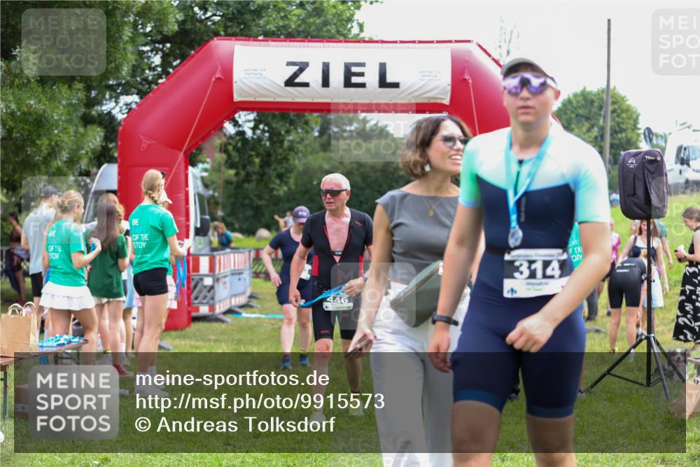 21.06.2026 - 29. Vierlanden-Triathlon Andreas Tolksdorf http://msf.ph/oto/9915573 21.06.2026 11:45:58 Ziel 494 meine-sportfotos.de