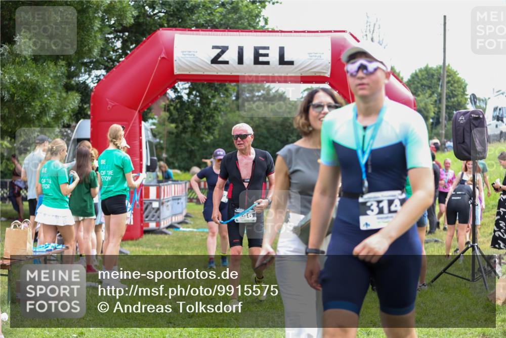 21.06.2026 - 29. Vierlanden-Triathlon Andreas Tolksdorf http://msf.ph/oto/9915575 21.06.2026 11:45:58 Ziel 494 meine-sportfotos.de