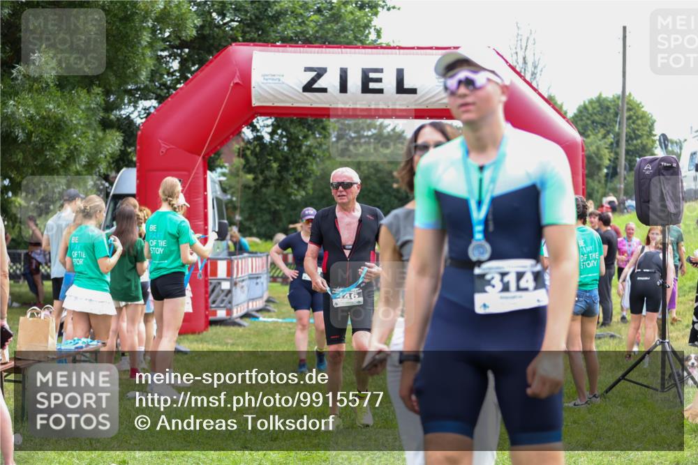 21.06.2026 - 29. Vierlanden-Triathlon Andreas Tolksdorf http://msf.ph/oto/9915577 21.06.2026 11:45:58 Ziel 494 meine-sportfotos.de