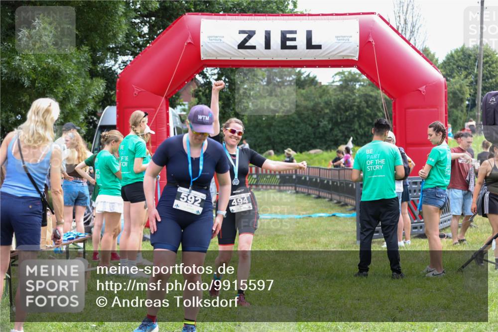 21.06.2026 - 29. Vierlanden-Triathlon Andreas Tolksdorf http://msf.ph/oto/9915597 21.06.2026 11:46:11 Ziel 502 meine-sportfotos.de