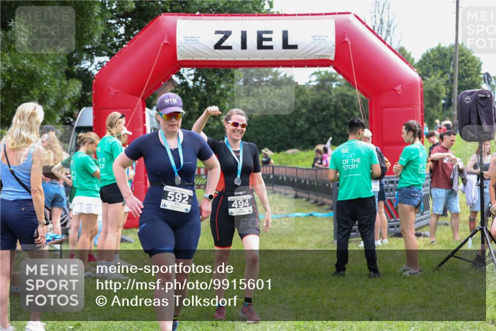 21.06.2026 - 29. Vierlanden-Triathlon Andreas Tolksdorf http://msf.ph/oto/9915601 21.06.2026 11:46:12 Ziel 502 meine-sportfotos.de