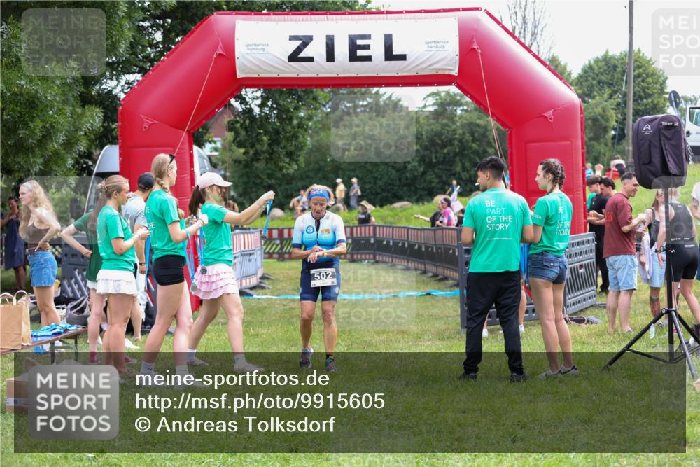 21.06.2026 - 29. Vierlanden-Triathlon Andreas Tolksdorf http://msf.ph/oto/9915605 21.06.2026 11:46:24 Ziel 502 meine-sportfotos.de