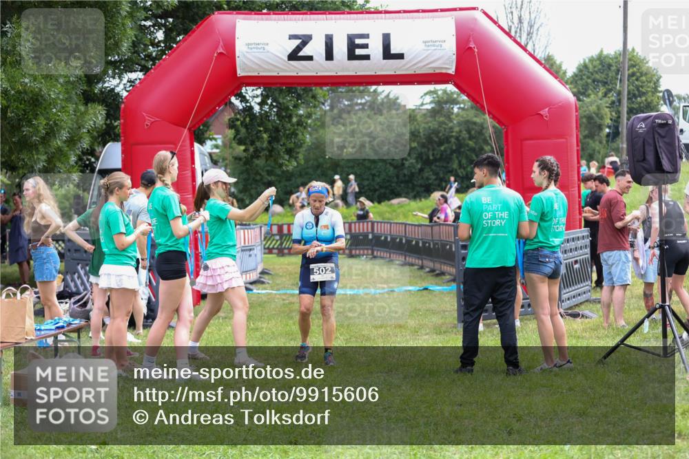 21.06.2026 - 29. Vierlanden-Triathlon Andreas Tolksdorf http://msf.ph/oto/9915606 21.06.2026 11:46:24 Ziel 502 meine-sportfotos.de