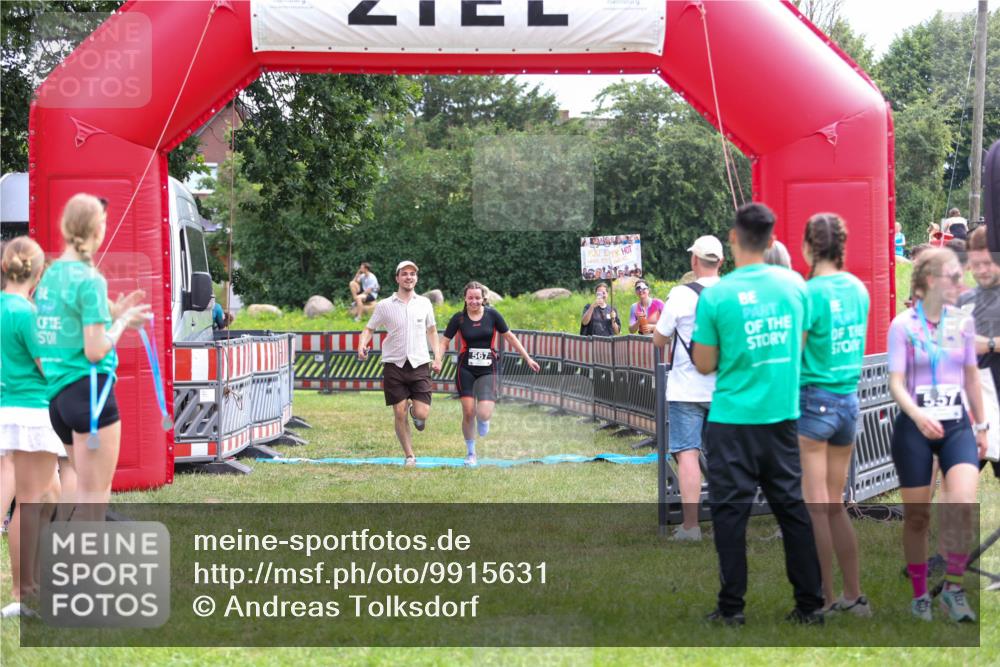 21.06.2026 - 29. Vierlanden-Triathlon Andreas Tolksdorf http://msf.ph/oto/9915631 21.06.2026 11:46:41 Ziel 560, 567 meine-sportfotos.de