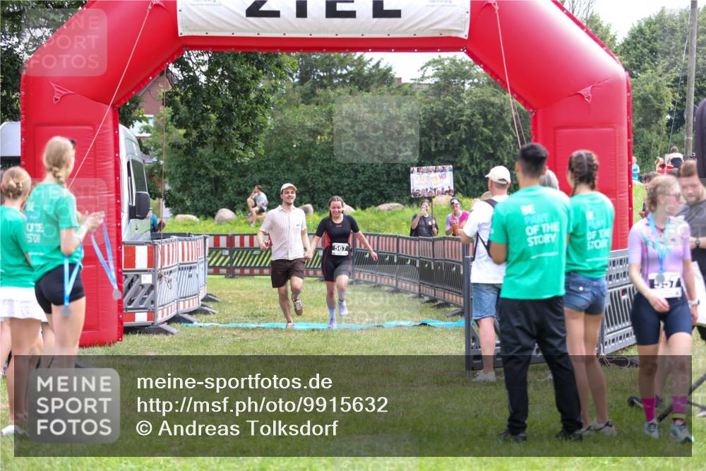 21.06.2026 - 29. Vierlanden-Triathlon Andreas Tolksdorf http://msf.ph/oto/9915632 21.06.2026 11:46:41 Ziel 560, 567 meine-sportfotos.de