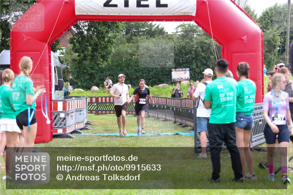 21.06.2026 - 29. Vierlanden-Triathlon Andreas Tolksdorf http://msf.ph/oto/9915633 21.06.2026 11:46:41 Ziel 560, 567 meine-sportfotos.de