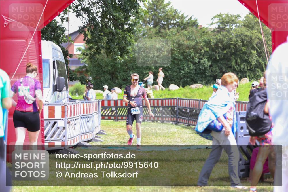21.06.2026 - 29. Vierlanden-Triathlon Andreas Tolksdorf http://msf.ph/oto/9915640 21.06.2026 14:01:27 Ziel 1077 meine-sportfotos.de