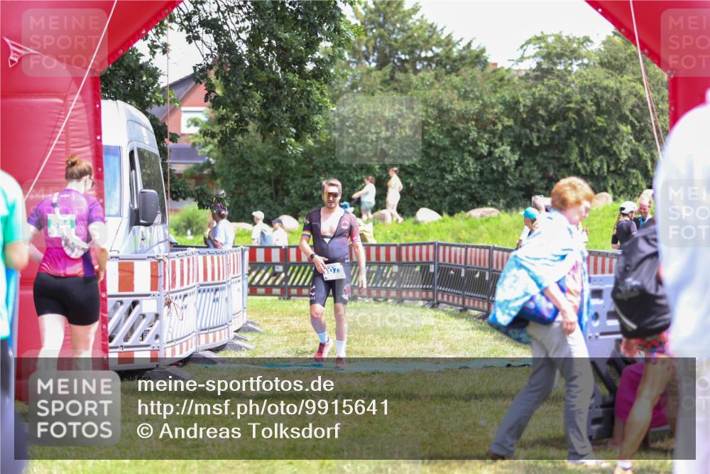 21.06.2026 - 29. Vierlanden-Triathlon Andreas Tolksdorf http://msf.ph/oto/9915641 21.06.2026 14:01:27 Ziel 1077 meine-sportfotos.de