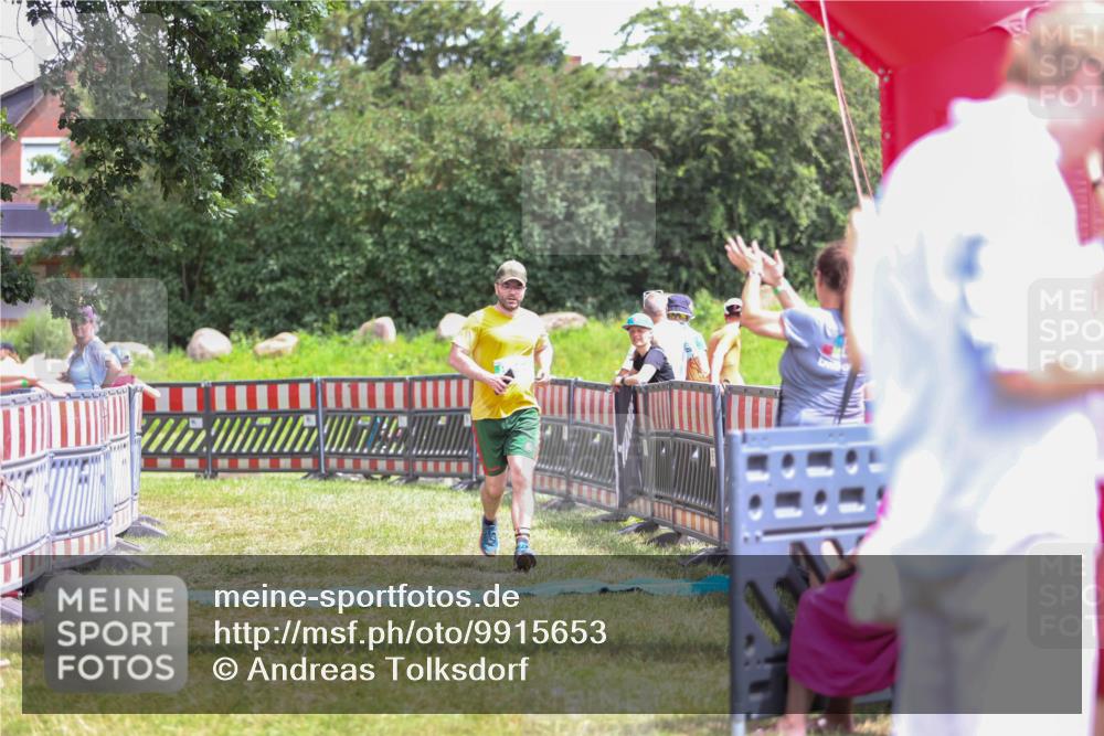 21.06.2026 - 29. Vierlanden-Triathlon Andreas Tolksdorf http://msf.ph/oto/9915653 21.06.2026 14:01:41 Ziel 894 meine-sportfotos.de