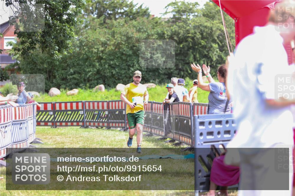21.06.2026 - 29. Vierlanden-Triathlon Andreas Tolksdorf http://msf.ph/oto/9915654 21.06.2026 14:01:41 Ziel 894 meine-sportfotos.de