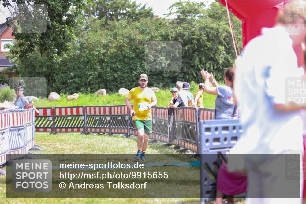 21.06.2026 - 29. Vierlanden-Triathlon Andreas Tolksdorf http://msf.ph/oto/9915655 21.06.2026 14:01:41 Ziel 894 meine-sportfotos.de