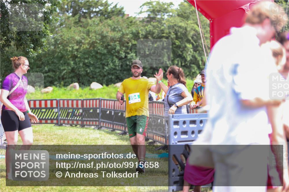 21.06.2026 - 29. Vierlanden-Triathlon Andreas Tolksdorf http://msf.ph/oto/9915658 21.06.2026 14:01:43 Ziel 894 meine-sportfotos.de