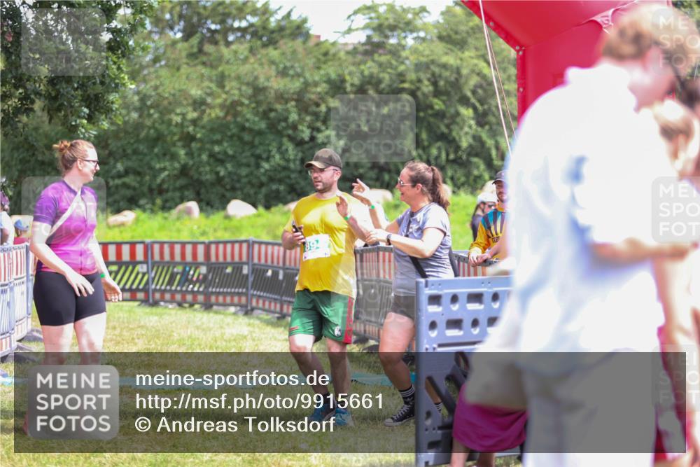 21.06.2026 - 29. Vierlanden-Triathlon Andreas Tolksdorf http://msf.ph/oto/9915661 21.06.2026 14:01:43 Ziel 894 meine-sportfotos.de