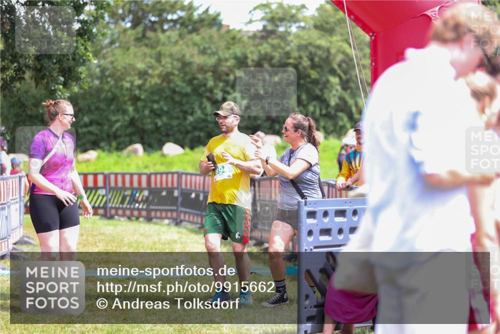 21.06.2026 - 29. Vierlanden-Triathlon Andreas Tolksdorf http://msf.ph/oto/9915662 21.06.2026 14:01:43 Ziel 894 meine-sportfotos.de