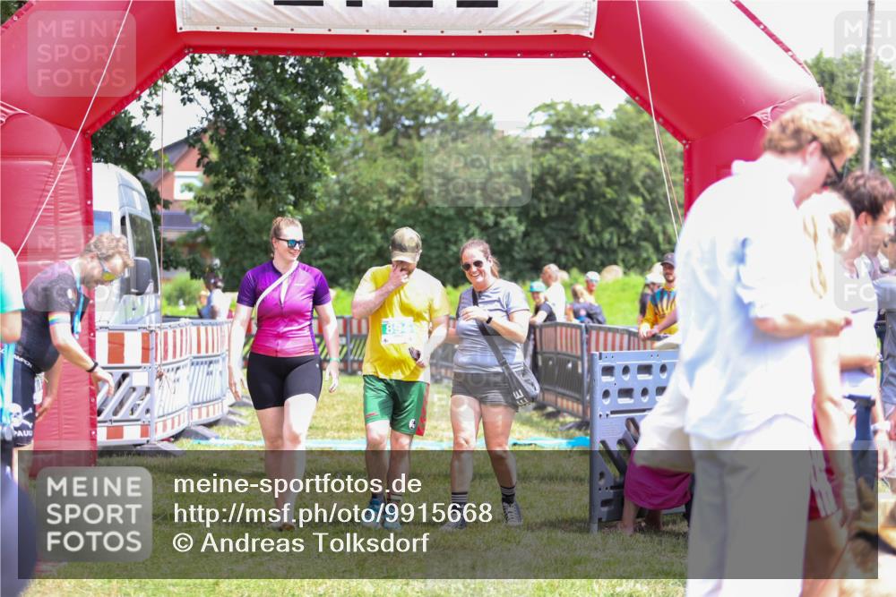 21.06.2026 - 29. Vierlanden-Triathlon Andreas Tolksdorf http://msf.ph/oto/9915668 21.06.2026 14:01:45 Ziel 894 meine-sportfotos.de