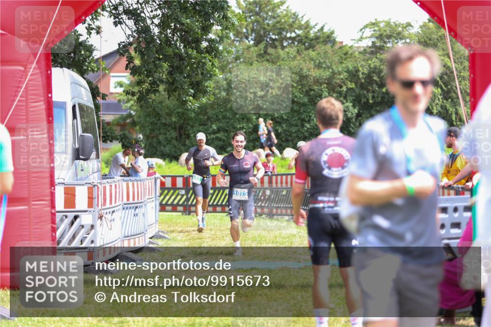21.06.2026 - 29. Vierlanden-Triathlon Andreas Tolksdorf http://msf.ph/oto/9915673 21.06.2026 14:02:04 Ziel 632, 1075 meine-sportfotos.de