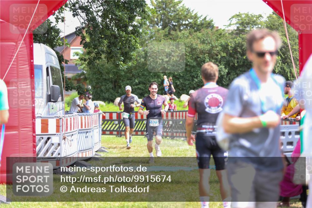 21.06.2026 - 29. Vierlanden-Triathlon Andreas Tolksdorf http://msf.ph/oto/9915674 21.06.2026 14:02:04 Ziel 632, 1075 meine-sportfotos.de