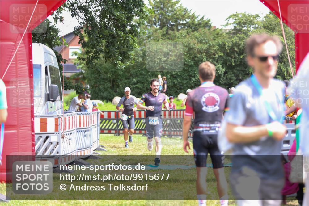 21.06.2026 - 29. Vierlanden-Triathlon Andreas Tolksdorf http://msf.ph/oto/9915677 21.06.2026 14:02:04 Ziel 632, 1075 meine-sportfotos.de