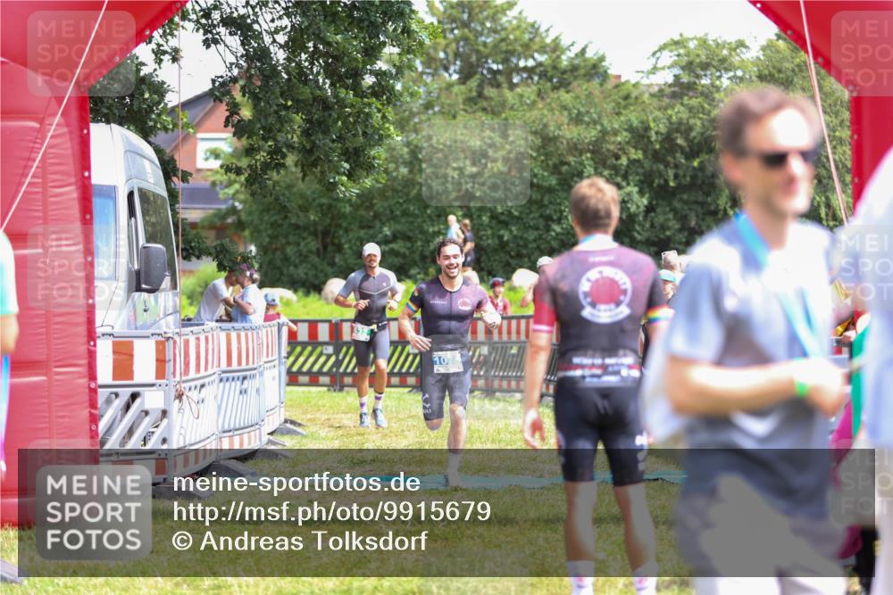 21.06.2026 - 29. Vierlanden-Triathlon Andreas Tolksdorf http://msf.ph/oto/9915679 21.06.2026 14:02:04 Ziel 632, 1075 meine-sportfotos.de