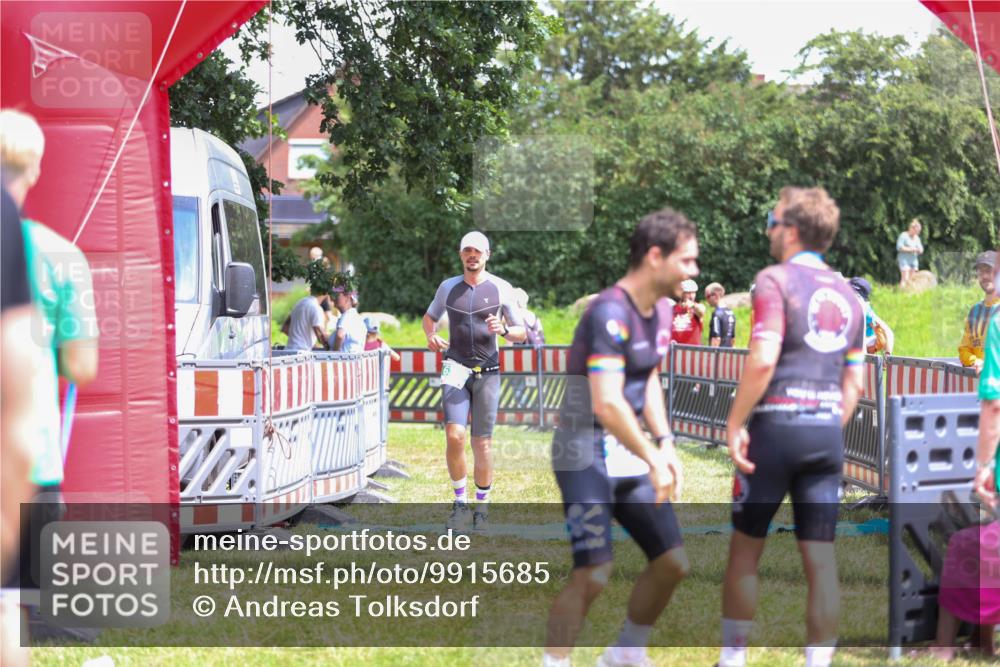 21.06.2026 - 29. Vierlanden-Triathlon Andreas Tolksdorf http://msf.ph/oto/9915685 21.06.2026 14:02:07 Ziel 632, 1075 meine-sportfotos.de