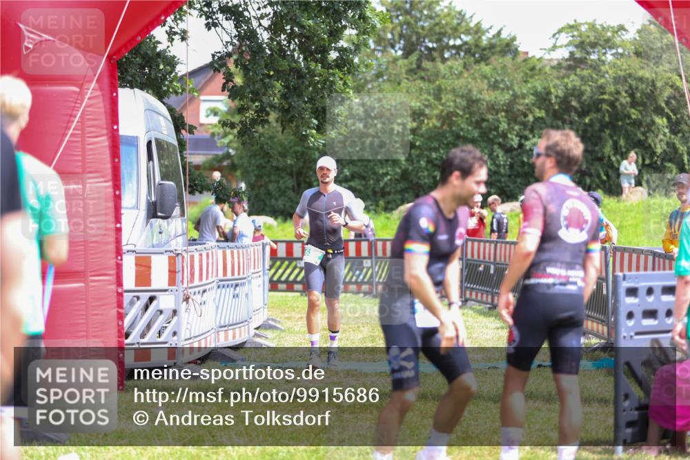 21.06.2026 - 29. Vierlanden-Triathlon Andreas Tolksdorf http://msf.ph/oto/9915686 21.06.2026 14:02:07 Ziel 632, 1075 meine-sportfotos.de