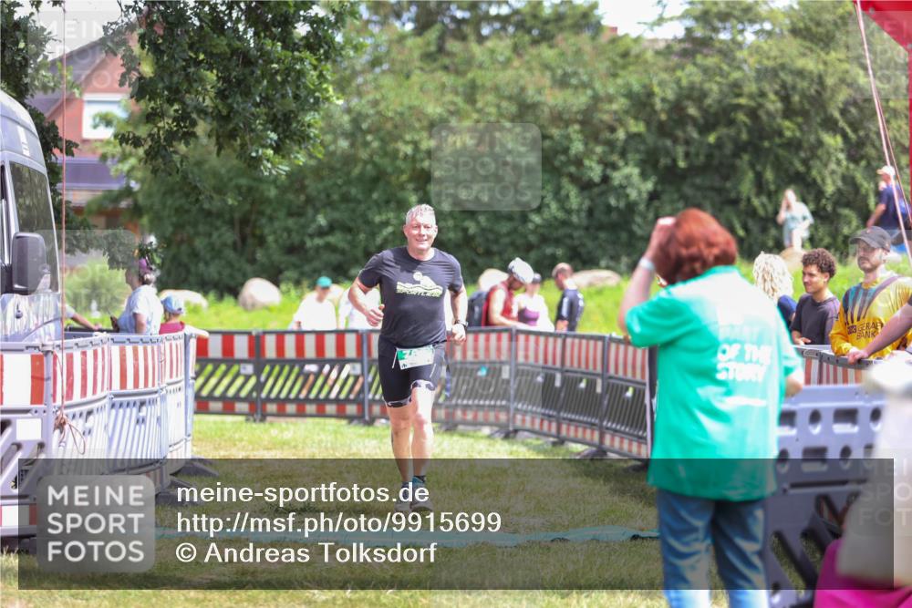 21.06.2026 - 29. Vierlanden-Triathlon Andreas Tolksdorf http://msf.ph/oto/9915699 21.06.2026 14:02:40 Ziel 760 meine-sportfotos.de