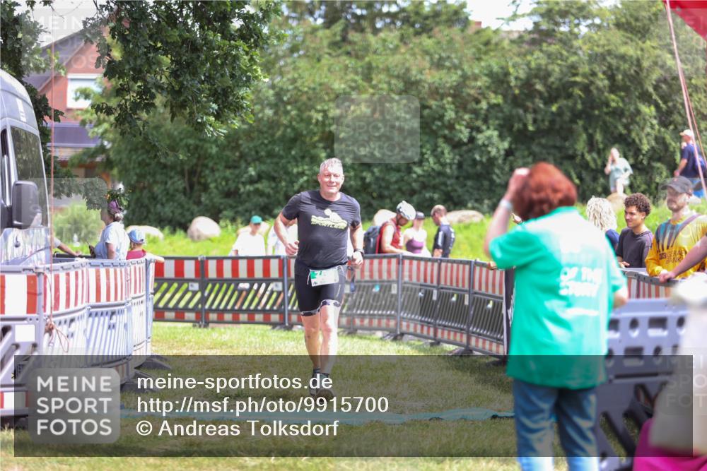 21.06.2026 - 29. Vierlanden-Triathlon Andreas Tolksdorf http://msf.ph/oto/9915700 21.06.2026 14:02:40 Ziel 760 meine-sportfotos.de