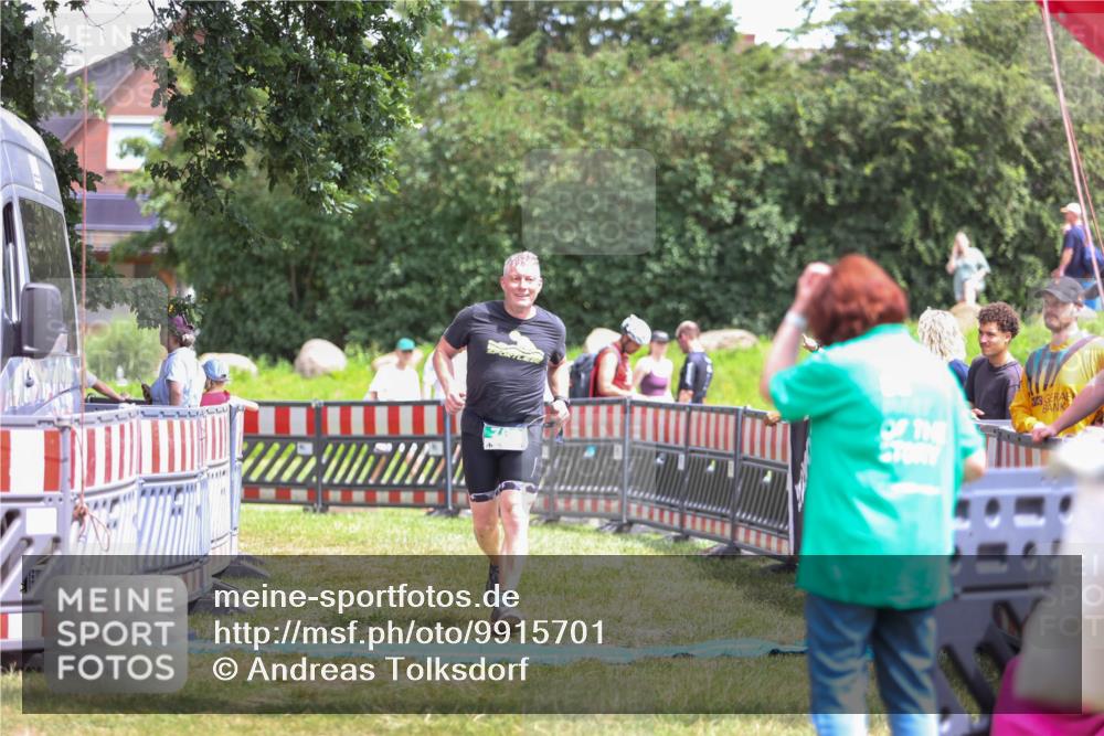 21.06.2026 - 29. Vierlanden-Triathlon Andreas Tolksdorf http://msf.ph/oto/9915701 21.06.2026 14:02:40 Ziel 760 meine-sportfotos.de