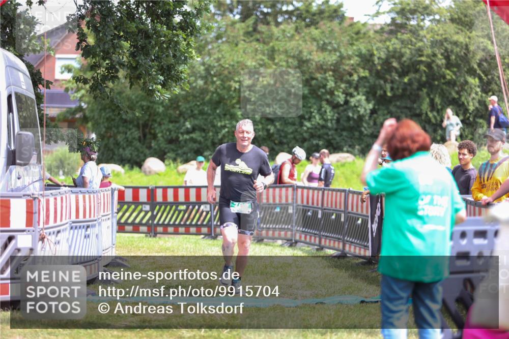 21.06.2026 - 29. Vierlanden-Triathlon Andreas Tolksdorf http://msf.ph/oto/9915704 21.06.2026 14:02:40 Ziel 760 meine-sportfotos.de