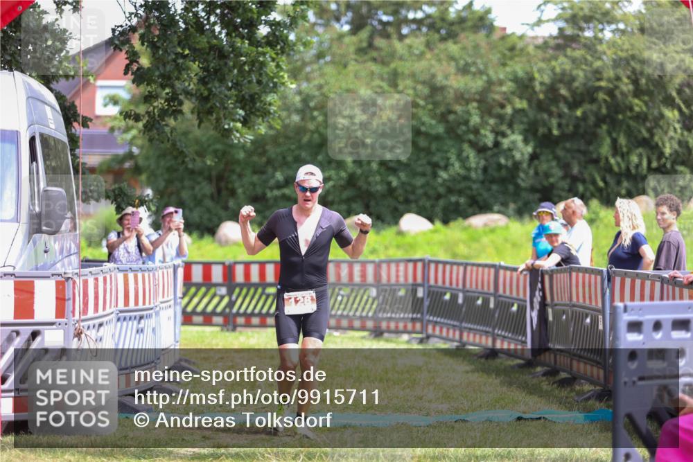 21.06.2026 - 29. Vierlanden-Triathlon Andreas Tolksdorf http://msf.ph/oto/9915711 21.06.2026 14:03:20 Ziel 128 meine-sportfotos.de