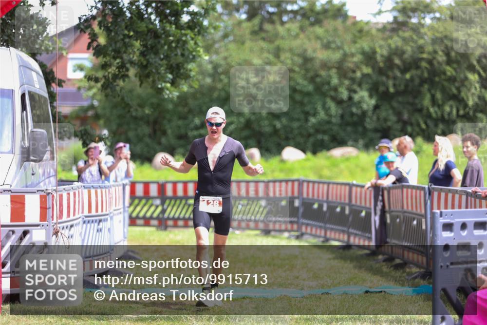 21.06.2026 - 29. Vierlanden-Triathlon Andreas Tolksdorf http://msf.ph/oto/9915713 21.06.2026 14:03:20 Ziel 128 meine-sportfotos.de