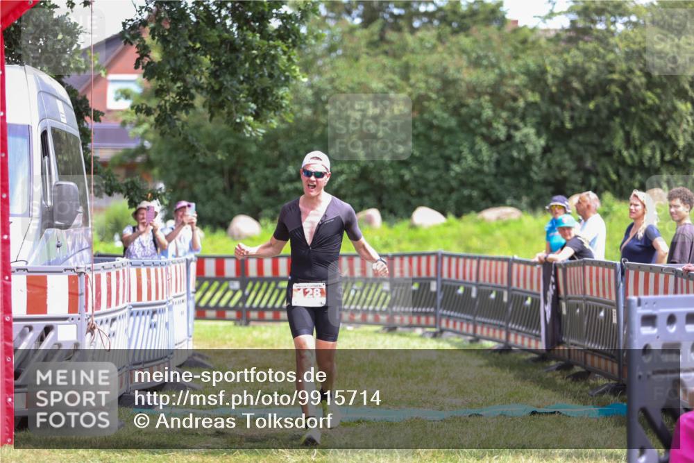 21.06.2026 - 29. Vierlanden-Triathlon Andreas Tolksdorf http://msf.ph/oto/9915714 21.06.2026 14:03:20 Ziel 128 meine-sportfotos.de