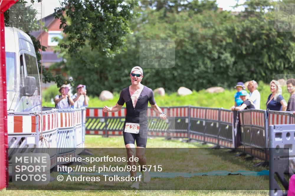 21.06.2026 - 29. Vierlanden-Triathlon Andreas Tolksdorf http://msf.ph/oto/9915715 21.06.2026 14:03:20 Ziel 128 meine-sportfotos.de