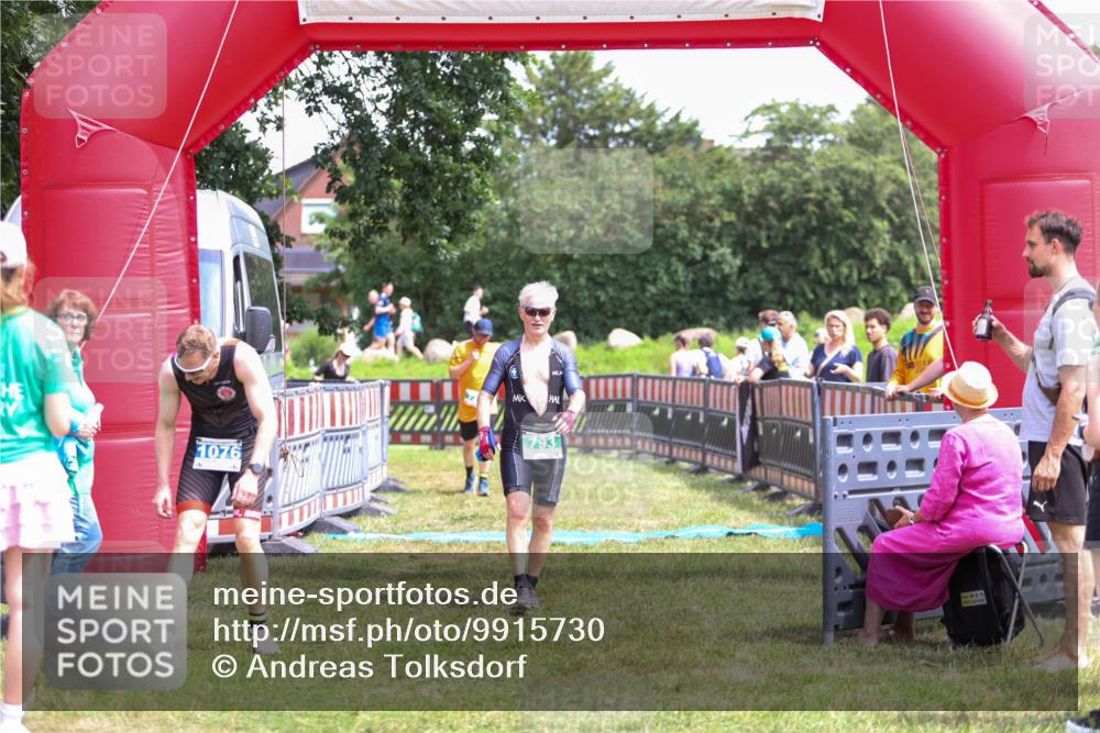 21.06.2026 - 29. Vierlanden-Triathlon Andreas Tolksdorf http://msf.ph/oto/9915730 21.06.2026 14:03:45 Ziel 793, 860, 1076 meine-sportfotos.de