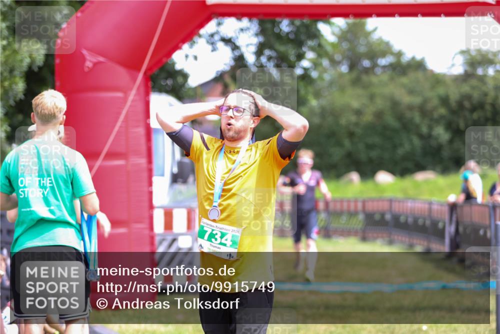21.06.2026 - 29. Vierlanden-Triathlon Andreas Tolksdorf http://msf.ph/oto/9915749 21.06.2026 14:03:59 Ziel 1078 meine-sportfotos.de