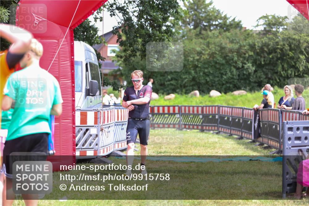 21.06.2026 - 29. Vierlanden-Triathlon Andreas Tolksdorf http://msf.ph/oto/9915758 21.06.2026 14:04:01 Ziel 274, 1078 meine-sportfotos.de