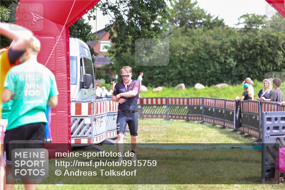 21.06.2026 - 29. Vierlanden-Triathlon Andreas Tolksdorf http://msf.ph/oto/9915759 21.06.2026 14:04:01 Ziel 274, 1078 meine-sportfotos.de