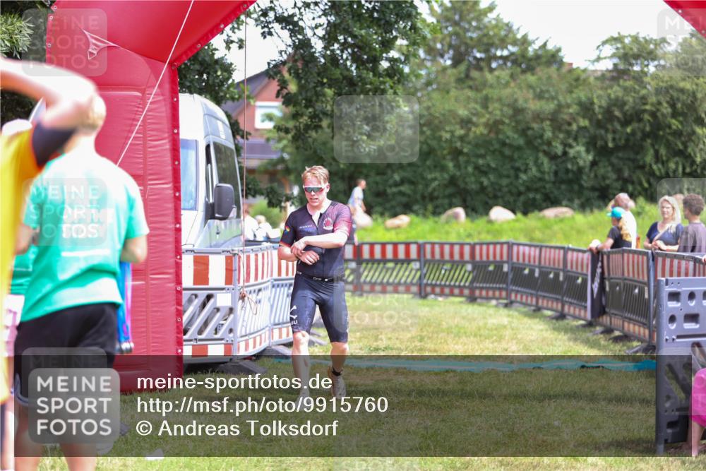 21.06.2026 - 29. Vierlanden-Triathlon Andreas Tolksdorf http://msf.ph/oto/9915760 21.06.2026 14:04:01 Ziel 274, 1078 meine-sportfotos.de