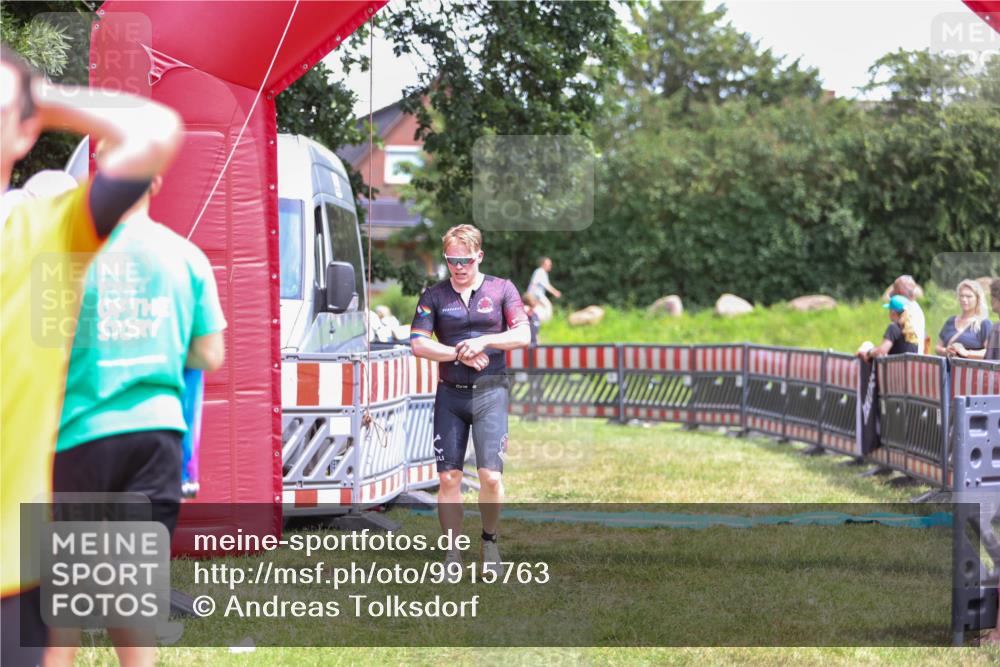 21.06.2026 - 29. Vierlanden-Triathlon Andreas Tolksdorf http://msf.ph/oto/9915763 21.06.2026 14:04:02 Ziel 274, 1078 meine-sportfotos.de