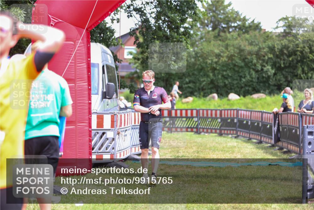 21.06.2026 - 29. Vierlanden-Triathlon Andreas Tolksdorf http://msf.ph/oto/9915765 21.06.2026 14:04:02 Ziel 274, 1078 meine-sportfotos.de