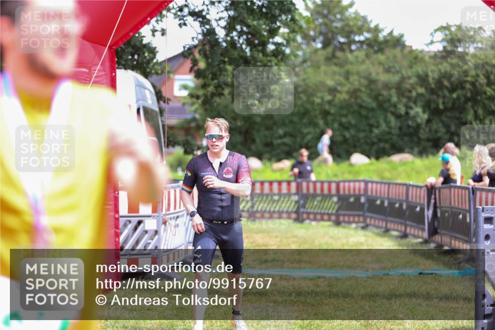 21.06.2026 - 29. Vierlanden-Triathlon Andreas Tolksdorf http://msf.ph/oto/9915767 21.06.2026 14:04:03 Ziel 274, 1078 meine-sportfotos.de