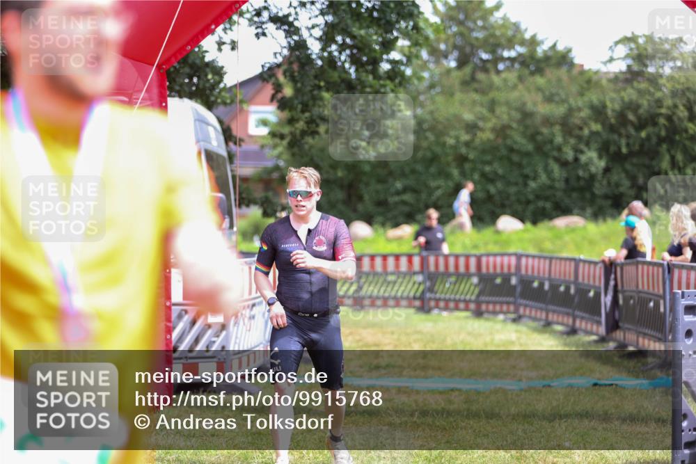 21.06.2026 - 29. Vierlanden-Triathlon Andreas Tolksdorf http://msf.ph/oto/9915768 21.06.2026 14:04:03 Ziel 274, 1078 meine-sportfotos.de
