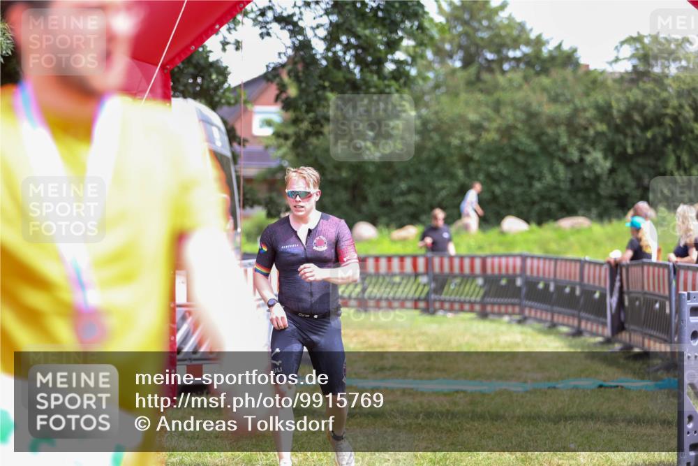 21.06.2026 - 29. Vierlanden-Triathlon Andreas Tolksdorf http://msf.ph/oto/9915769 21.06.2026 14:04:03 Ziel 274, 1078 meine-sportfotos.de