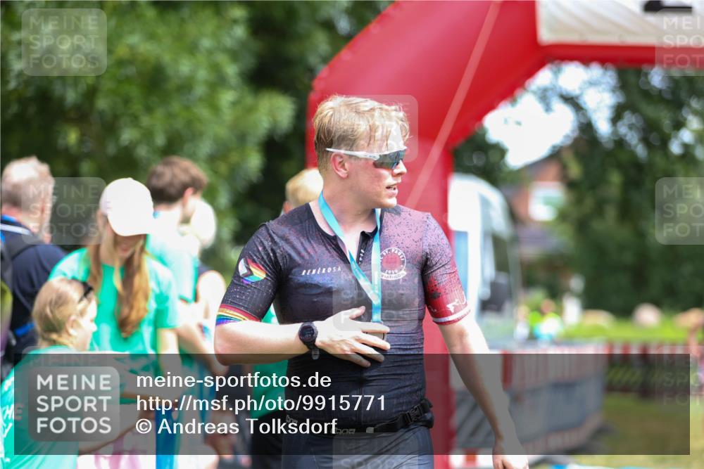 21.06.2026 - 29. Vierlanden-Triathlon Andreas Tolksdorf http://msf.ph/oto/9915771 21.06.2026 14:04:09 Ziel 274, 874 meine-sportfotos.de