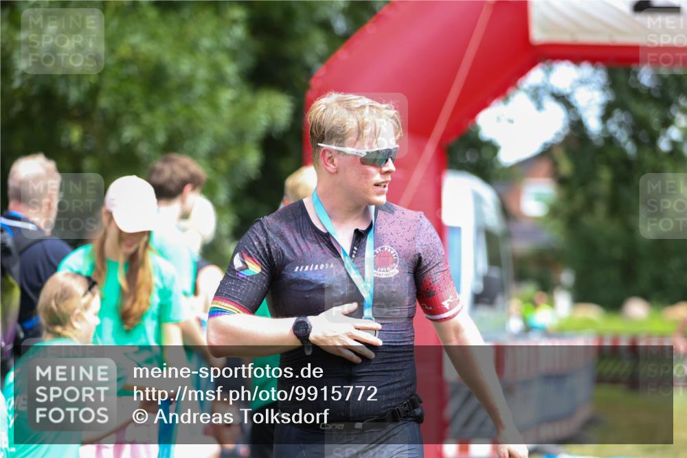 21.06.2026 - 29. Vierlanden-Triathlon Andreas Tolksdorf http://msf.ph/oto/9915772 21.06.2026 14:04:09 Ziel 274, 874 meine-sportfotos.de