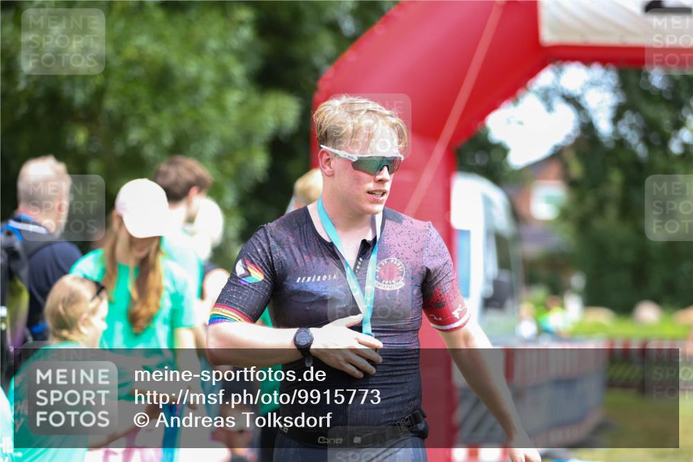 21.06.2026 - 29. Vierlanden-Triathlon Andreas Tolksdorf http://msf.ph/oto/9915773 21.06.2026 14:04:09 Ziel 274, 874 meine-sportfotos.de