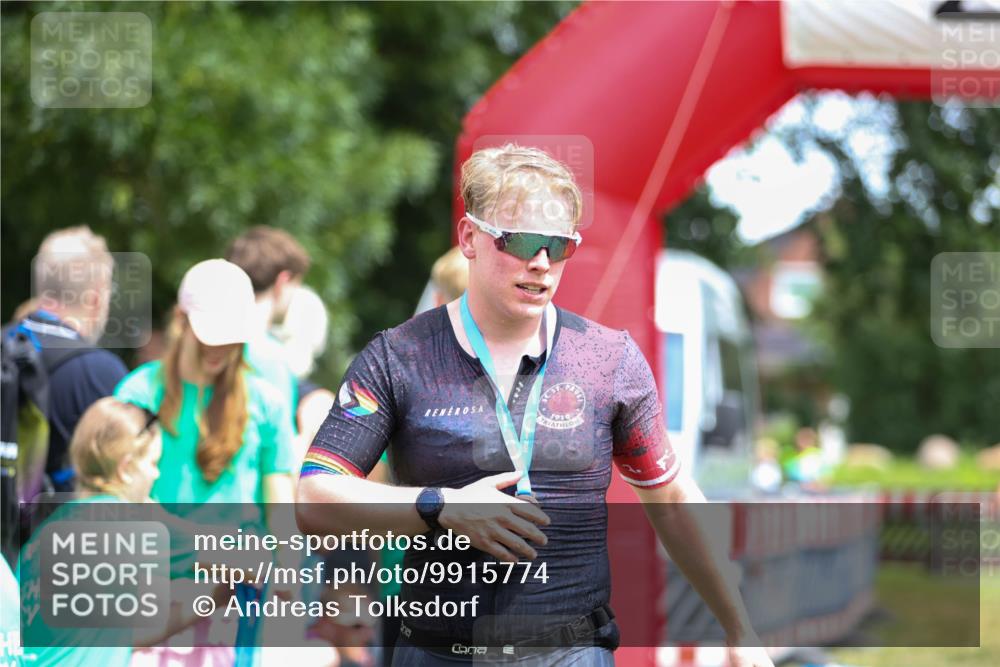 21.06.2026 - 29. Vierlanden-Triathlon Andreas Tolksdorf http://msf.ph/oto/9915774 21.06.2026 14:04:09 Ziel 274, 874 meine-sportfotos.de